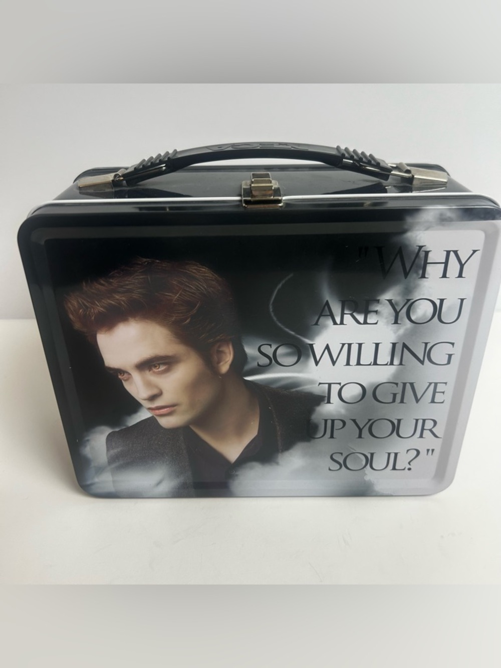 NECA Twilight New Moon Metal lunchbox featuring Edward Cullen